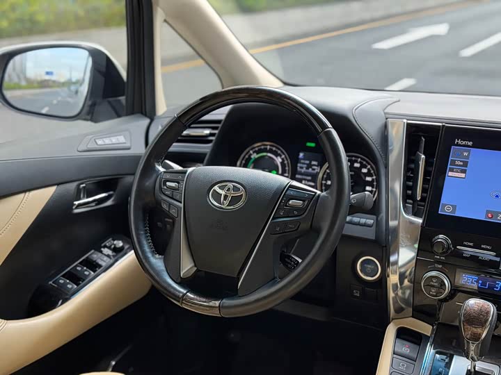 Фото 9 - Toyota Alphard