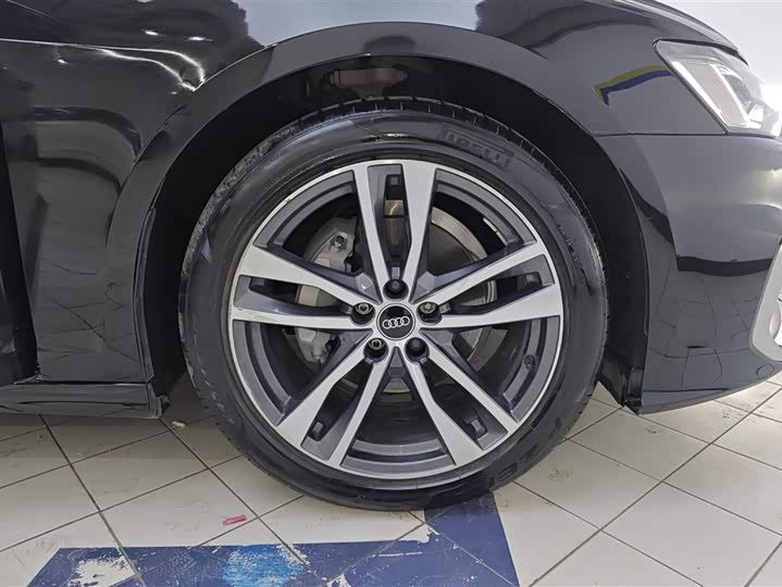 Фото 5 - Audi A6L