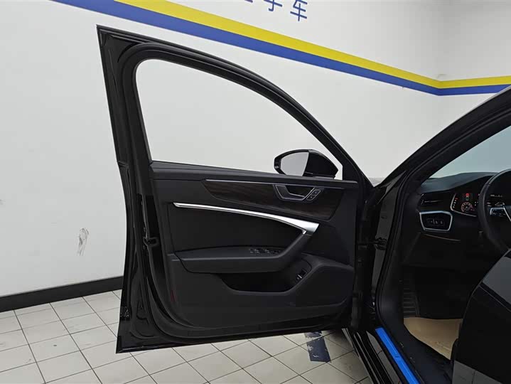 Фото 6 - Audi A6L