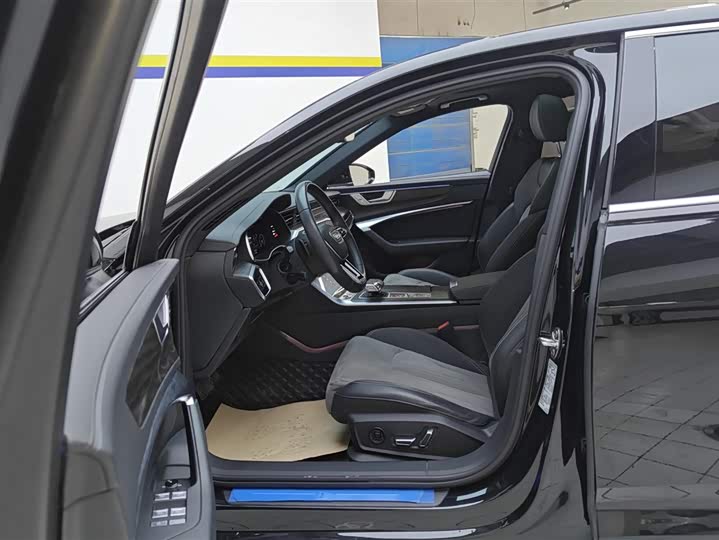 Фото 8 - Audi A6L