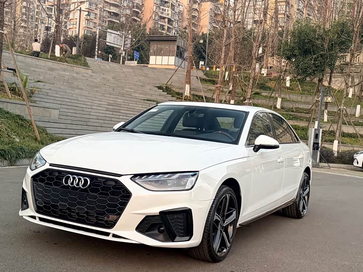 Фото 1 - Audi A4L