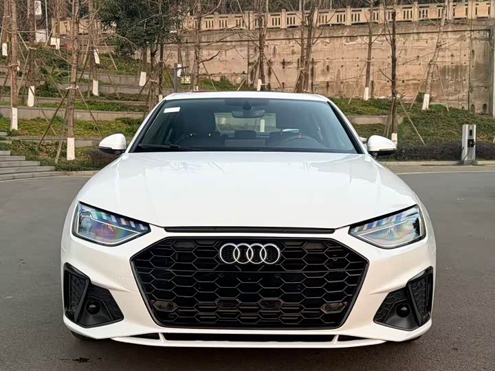 Фото 2 - Audi A4L