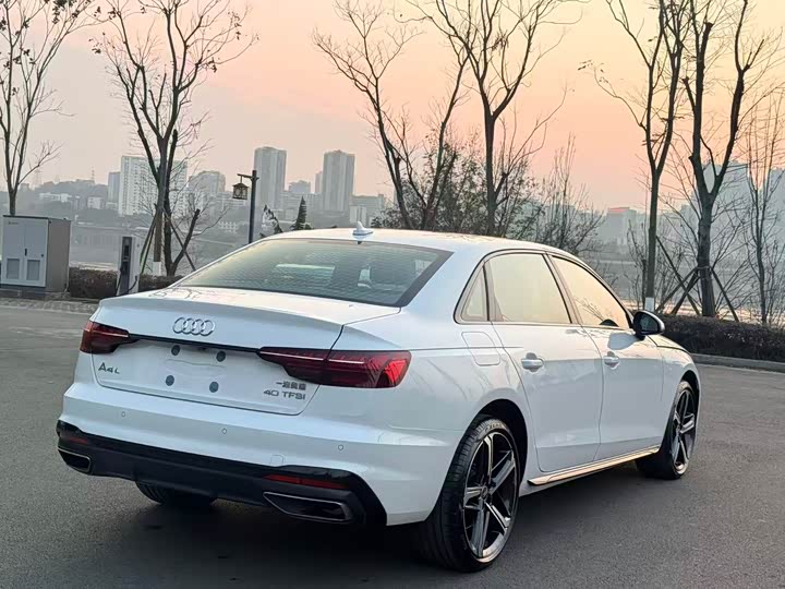 Фото 4 - Audi A4L