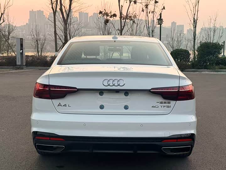 Фото 5 - Audi A4L