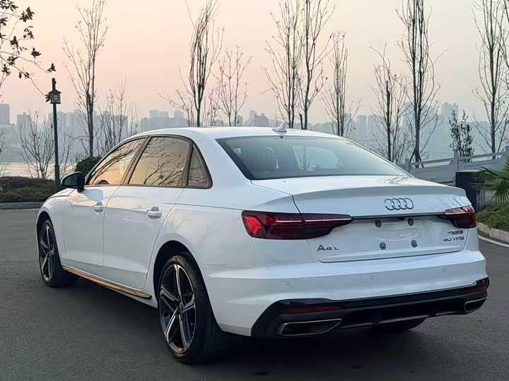 Фото 6 - Audi A4L