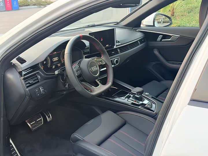 Фото 7 - Audi A4L