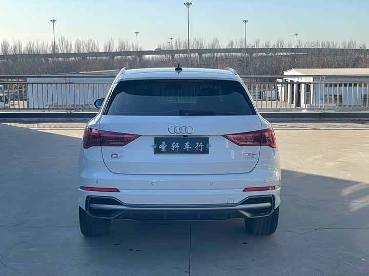 Фото 4 - Audi Q3