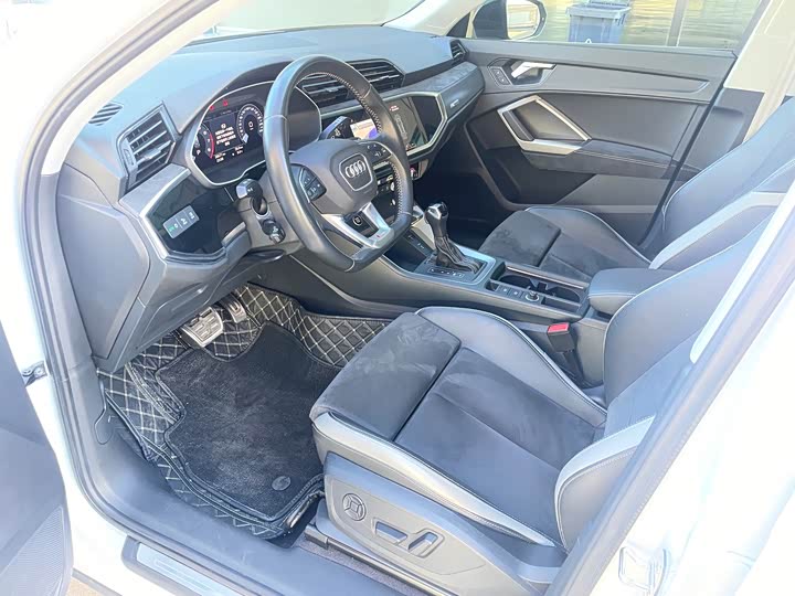 Фото 8 - Audi Q3