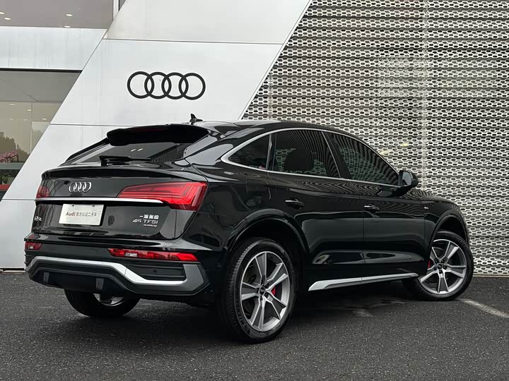 Фото 4 - Audi Q5L Sportback