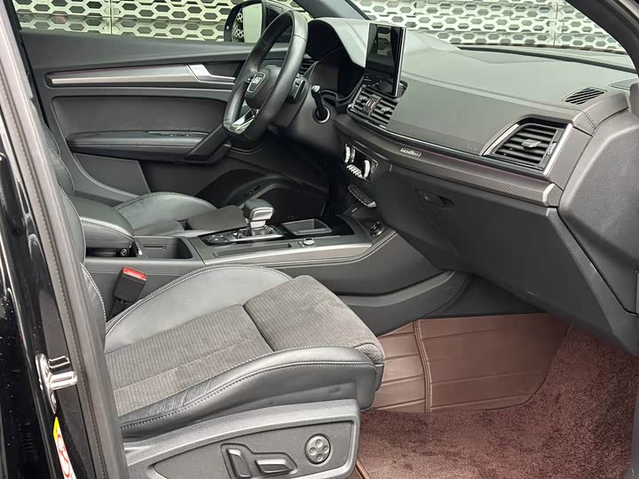 Фото 8 - Audi Q5L Sportback