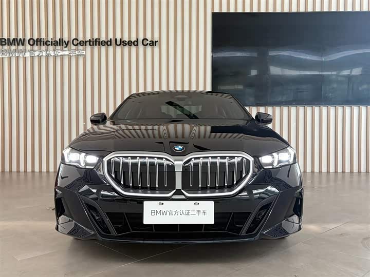 Фото 2 - BMW 5 Series