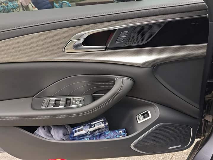 Фото 7 - Hongqi H5