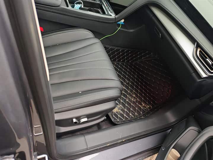 Фото 8 - Hongqi H5