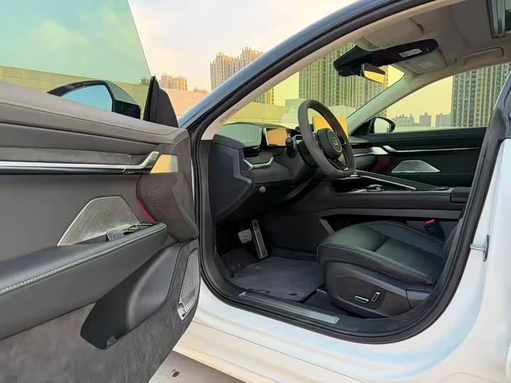 Фото 4 - Zeekr 001