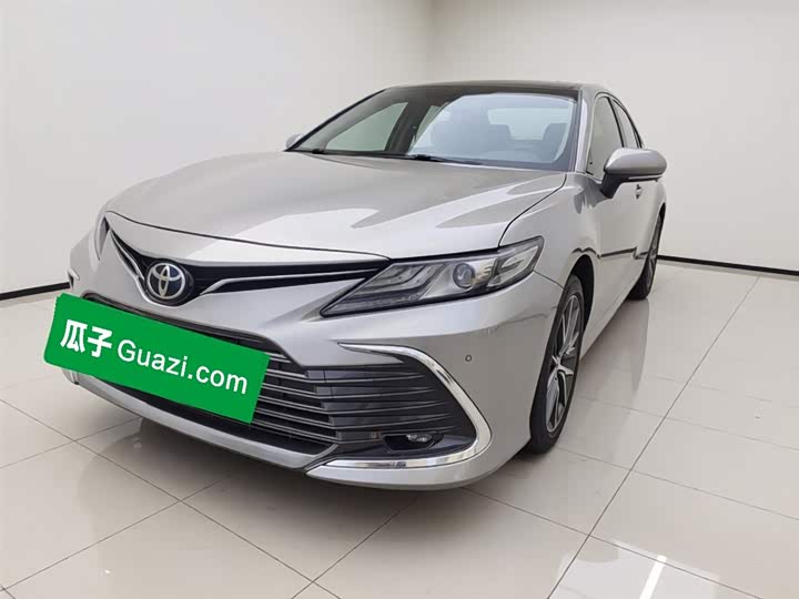 Фото 1 - Toyota Camry