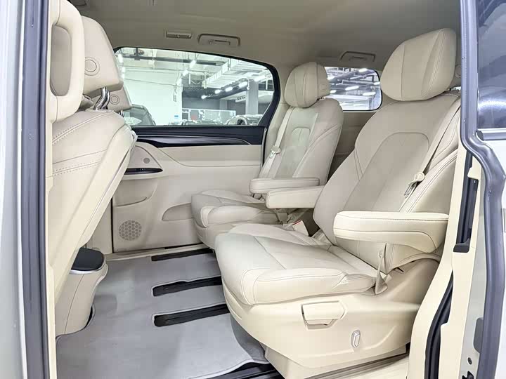 Фото 9 - Buick GL8 ES