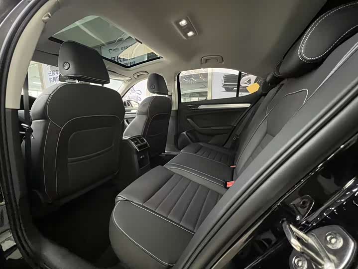 Фото 7 - Skoda Superb