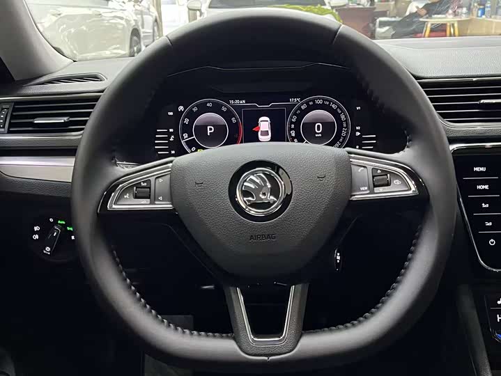 Фото 9 - Skoda Superb