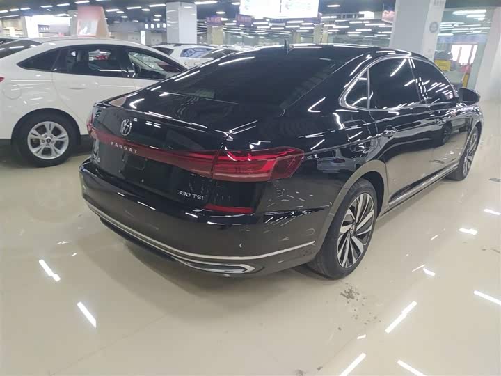 Фото 7 - Volkswagen Passat