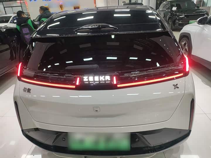 Фото 6 - Zeekr X