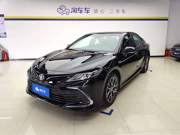 Фото 1 - Toyota Camry