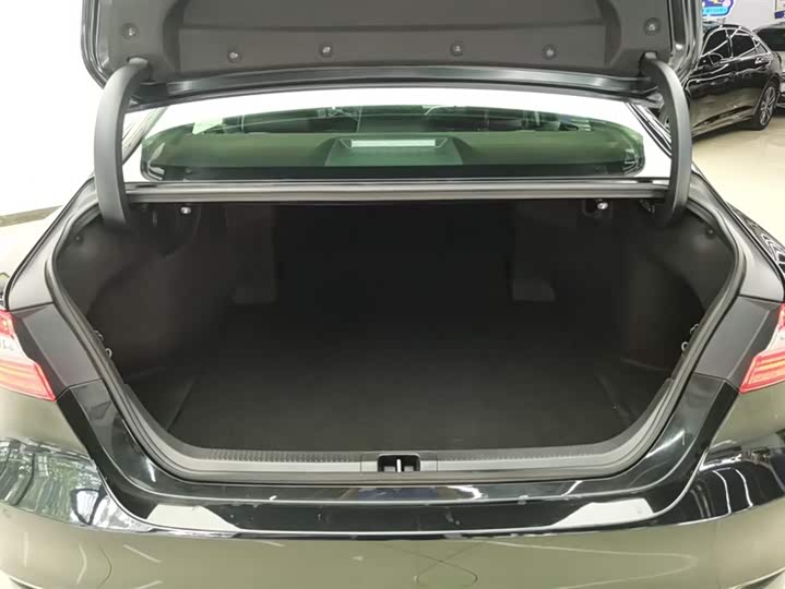 Фото 4 - Toyota Camry