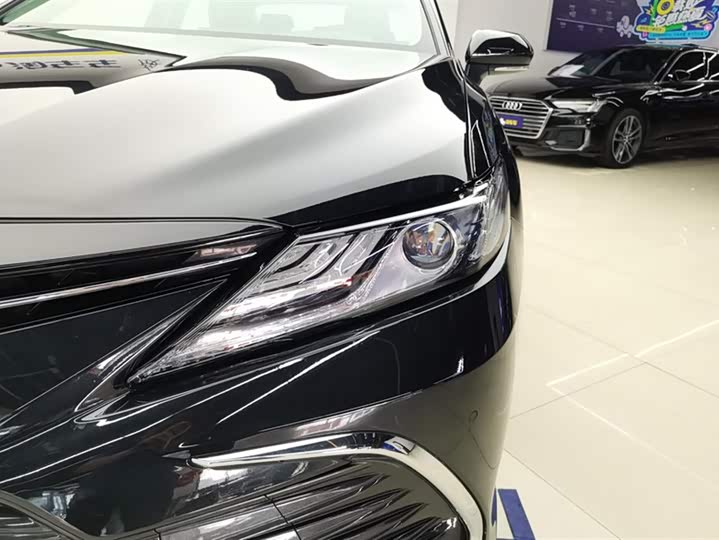 Фото 5 - Toyota Camry