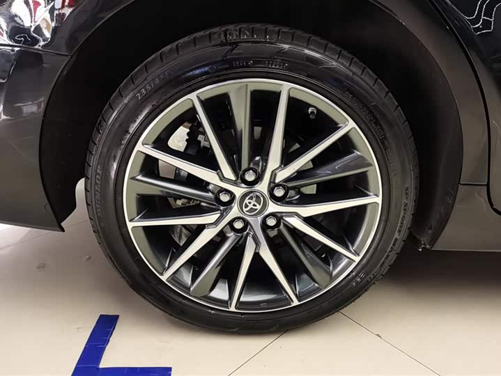 Фото 6 - Toyota Camry