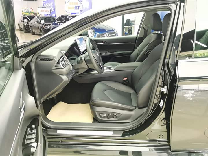 Фото 9 - Toyota Camry