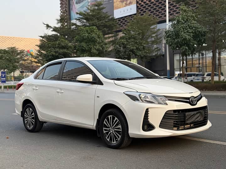 Фото 3 - Toyota Vios