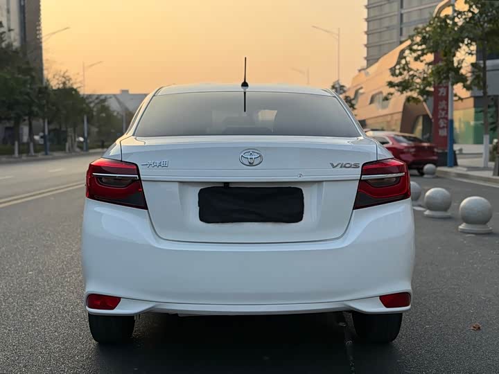 Фото 5 - Toyota Vios