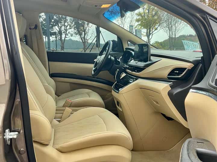 Фото 8 - Buick GL8 ES