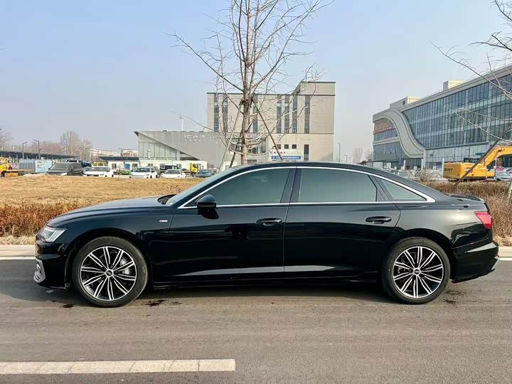 Фото 3 - Audi A6L