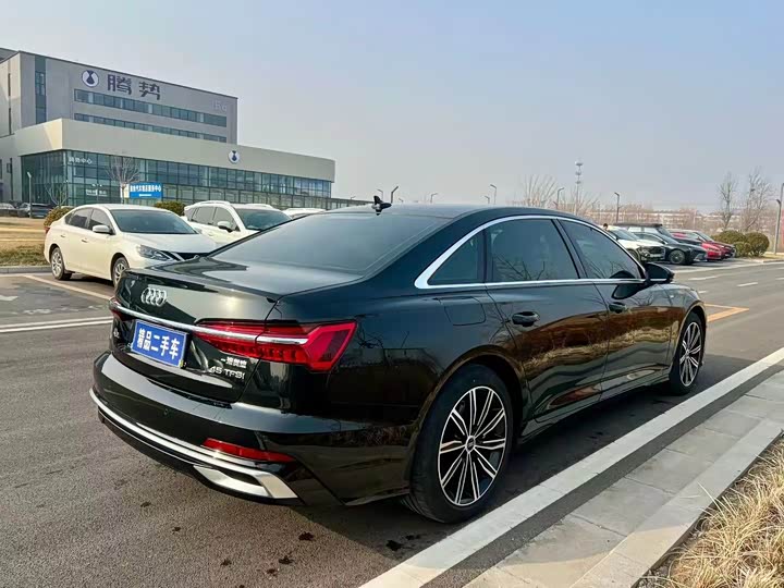 Фото 4 - Audi A6L