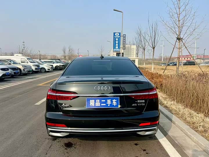 Фото 5 - Audi A6L