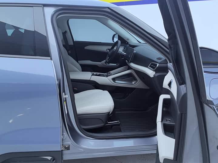 Фото 8 - BYD Yuan Up