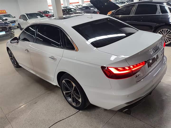 Фото 5 - Audi A4L