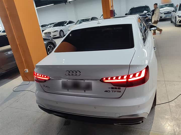 Фото 6 - Audi A4L
