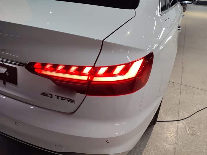 Фото 8 - Audi A4L