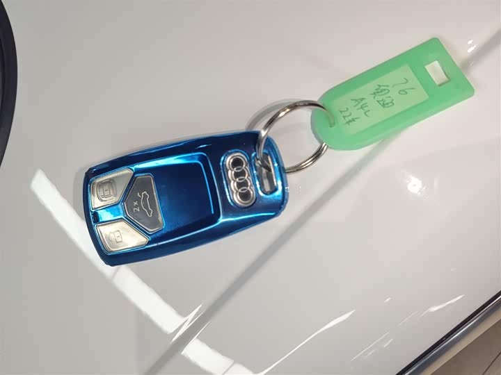 Фото 9 - Audi A4L