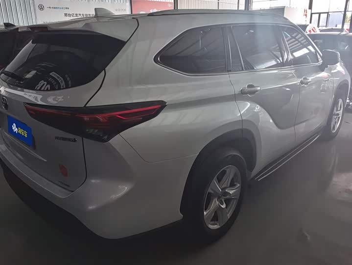 Фото 3 - Toyota Highlander