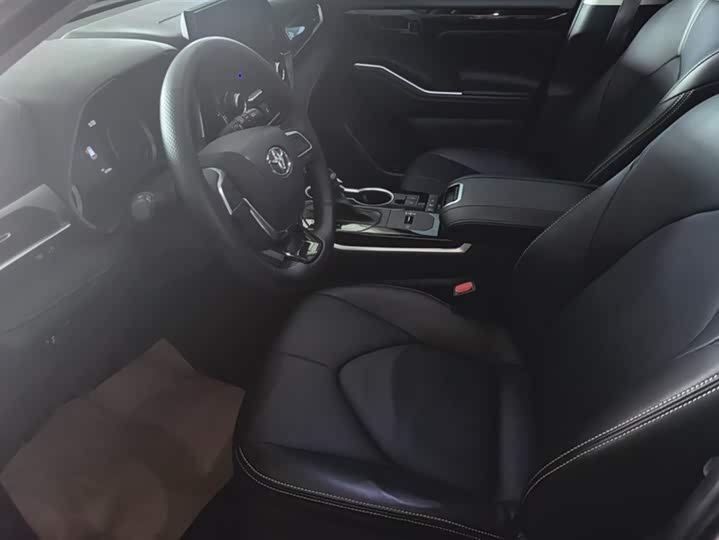 Фото 9 - Toyota Highlander