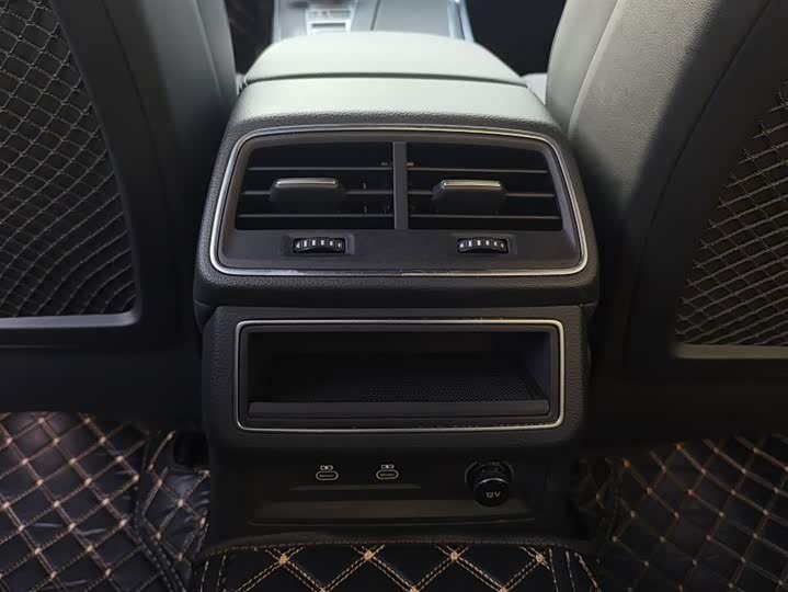 Фото 8 - Audi A6L