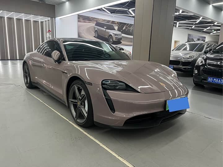 Фото 1 - Porsche Taycan