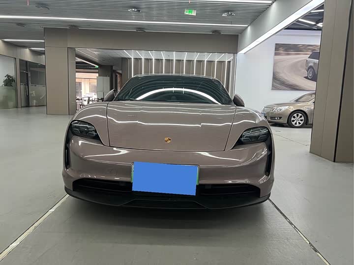 Фото 2 - Porsche Taycan