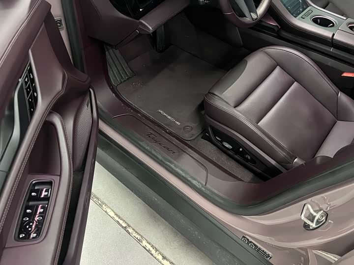 Фото 6 - Porsche Taycan