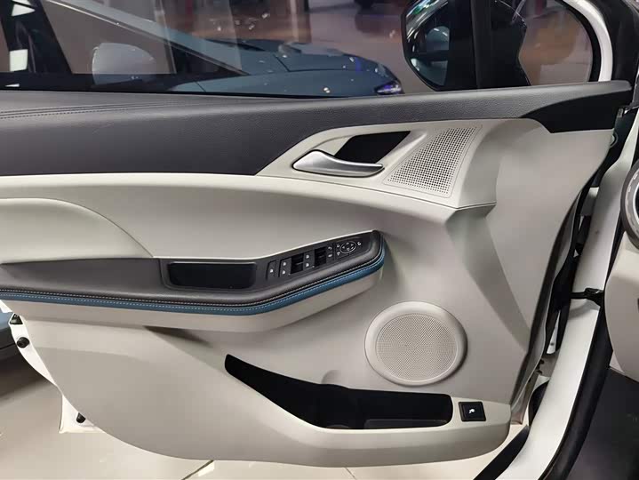 Фото 7 - BYD Yuan Pro