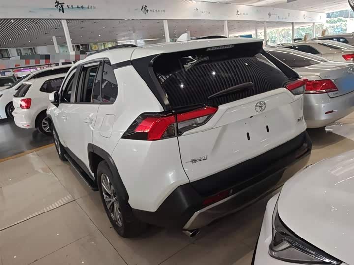 Фото 5 - Toyota RAV4