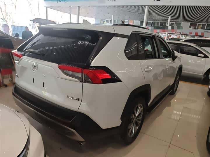 Фото 7 - Toyota RAV4