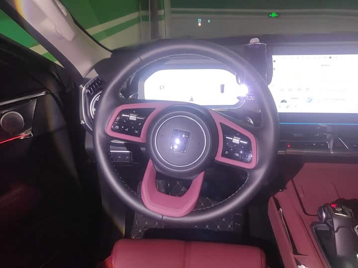 Фото 3 - Tank 400 Hybrid